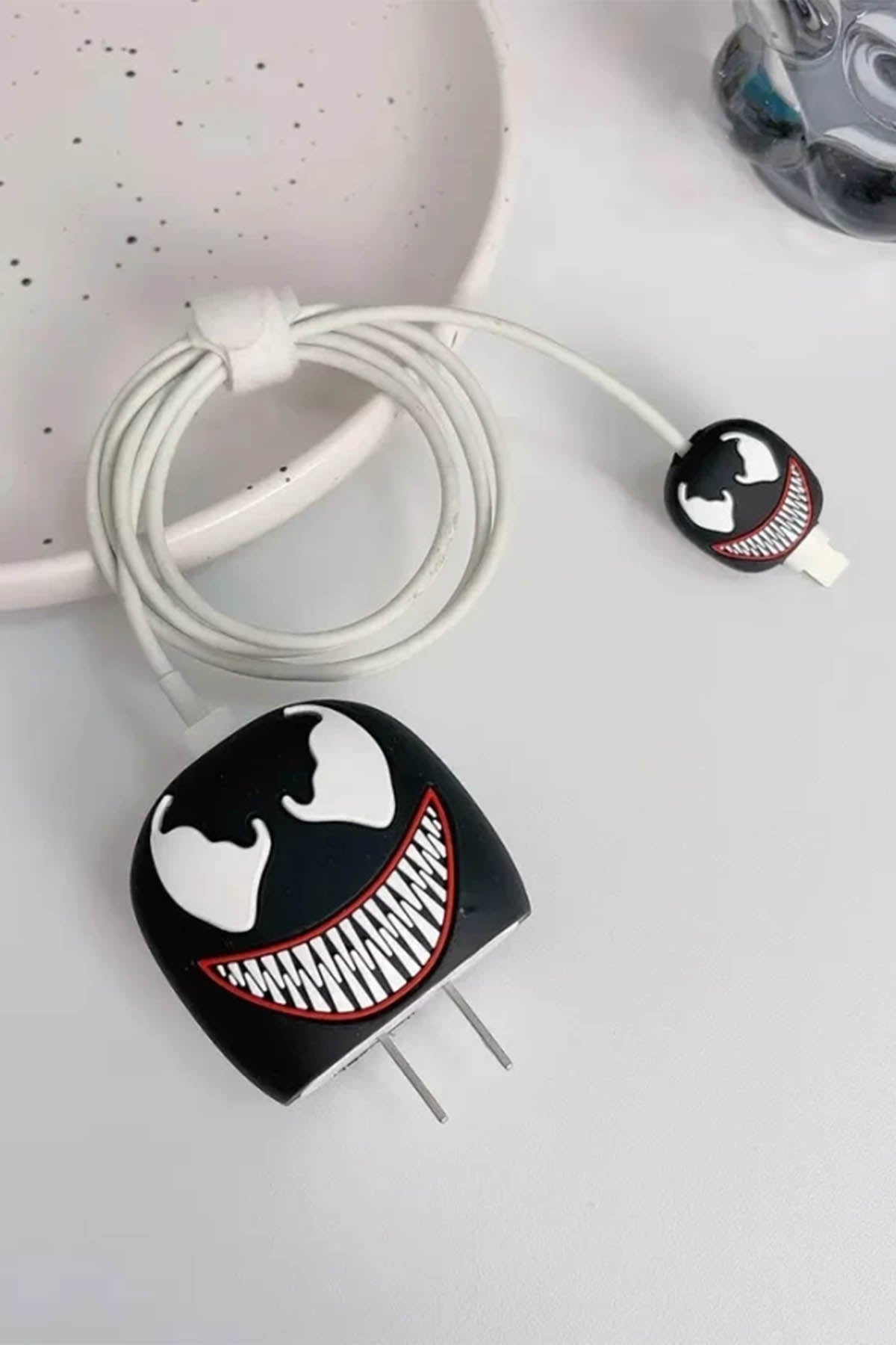 Venom Silikon Şarj Aleti Koruyucu iPhone